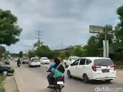 Jalur Wisata Anyer Ramai di Akhir Libur Lebaran